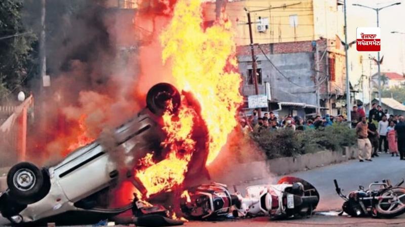 ਮਨੀਪੁਰ ਹਿੰਸਾ ਦੌਰਾਨ ਗੱਡੀਆਂ ਨੂੰ ਲਗਾਈ ਗਈ ਅੱਗ ਦੀ ਤਸਵੀਰ 