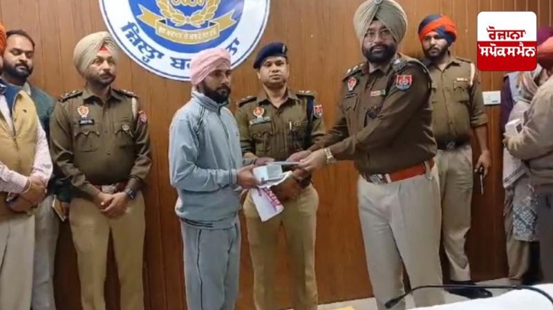 Barnala Police returns 125 lost mobile phones to their rightful owners