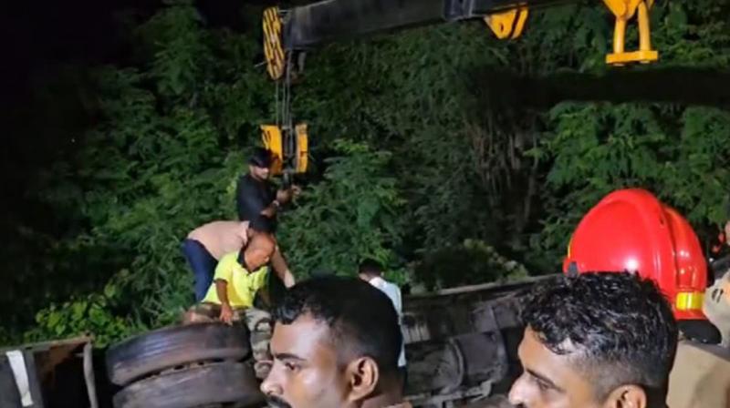 Bus Accident: 4 people died, many injured due to the bus falling into the gorge on the Mumbai Express Highway