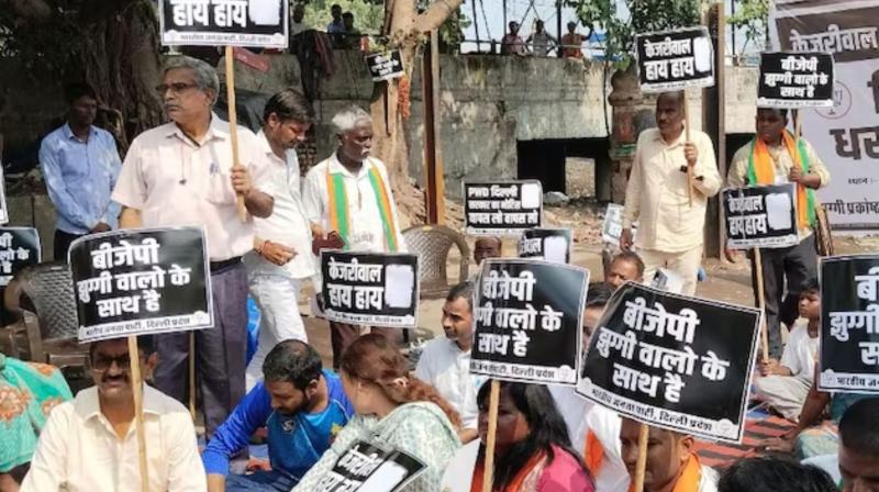 Delhi: Process to remove slums near 400-year-old Barapulla bridge begins, PWD gives ultimatum, BJP opposes