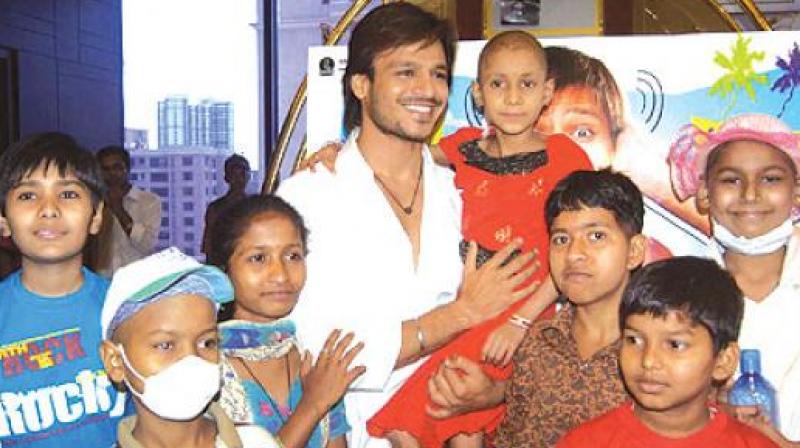  Vivek Oberoi announces food drive for over 3000 children with cancer