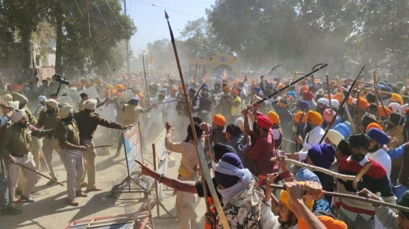 Clash Between Amritpal Supoters and Police 