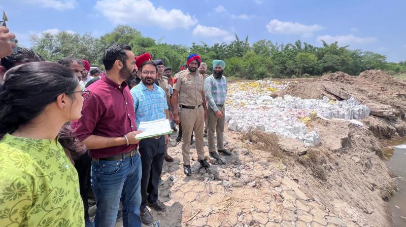 Water Resources Minister Meet Hare visited Siswan and Budhki River at Ropar.
