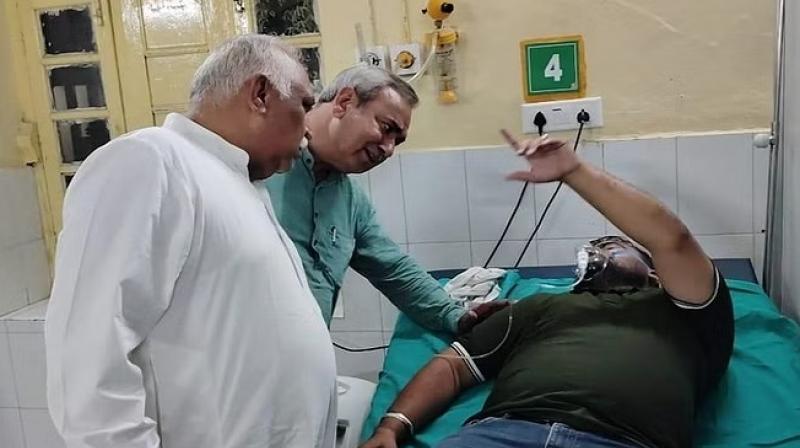 ਸਿਹਤ ਮੰਤਰੀ ਨੇ ਹਸਪਤਾਲ ਦਾ ਦੌਰਾ ਕਰਦੇ ਹੋਏ 