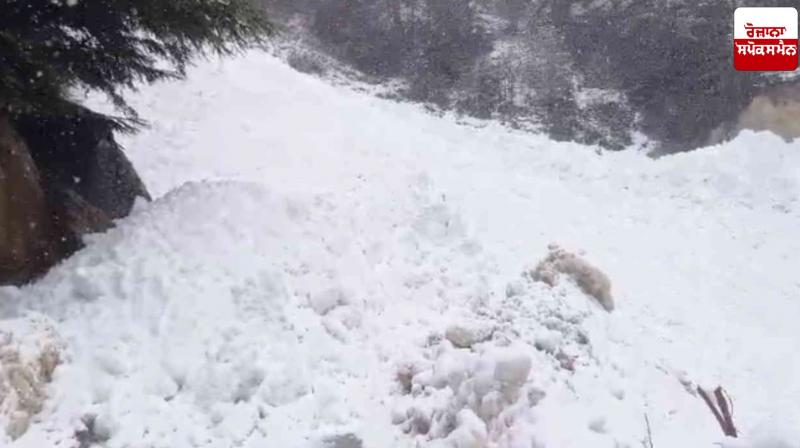 Nine members of a family die in Pakistan due to snowfall