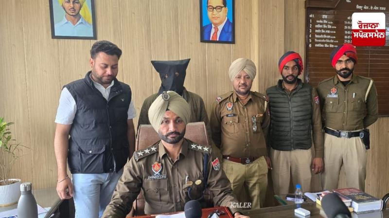 ਮੋਹਾਲੀ ਪੁਲਿਸ ਗ੍ਰਿਫ਼ਤਾਰ ਕੀਤੇ ਮੁਲਜ਼ਮ ਬਾਰੇ ਜਾਣਕਾਰੀ ਦਿੰਦੇ ਹੋਏ  