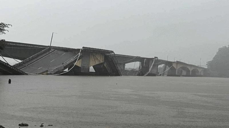 The bridge built on Kali river in Uttara Kannada collapsed 