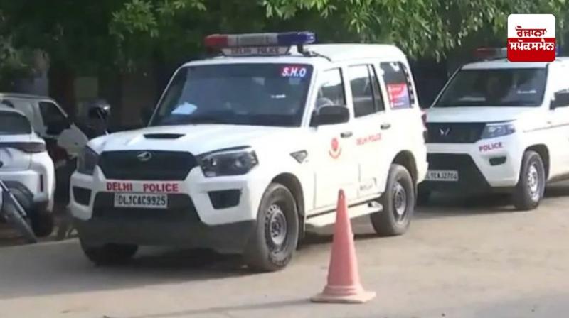 Bomb threat to two schools in Delhi