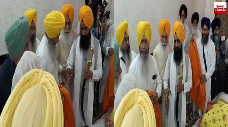 Jathedar Kuldeep Singh Gargajj prevented from giving Siropao Amritsar News