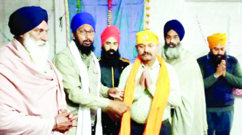 Hindu people of Uttar Pradesh started the pedestrian journey of five Takhts