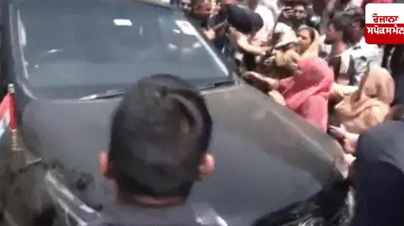 Ramban accident: People stop CM Omar Abdullah's vehicle and seek help