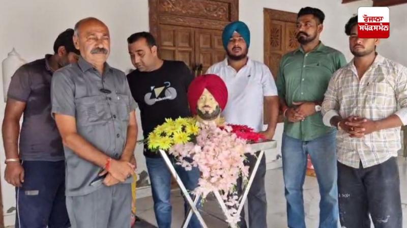 ਆਰਟਿਸਟ ਰਾਮਪਾਲ ਬਹਿਣੀਵਾਲ ਨੇ ਜਸਵਿੰਦਰ ਭੱਲਾ ਦਾ ਸਟੈਚੂ ਤਿਆਰ ਕਰਕੇ ਉਨ੍ਹਾਂ ਨੂੰ ਦਿੱਤੀ ਸ਼ਰਧਾਜਲੀ 