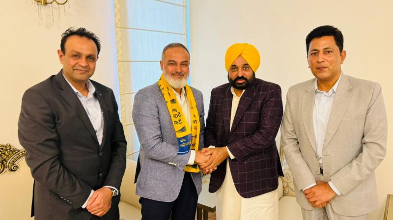 Senior Akali leader Mohammad Owais joins AAP