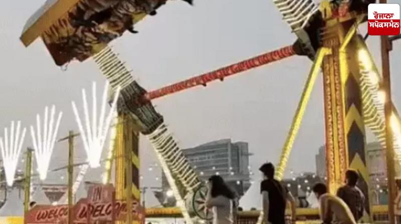 A swing collapsed at the Surajkund fair in Faridabad, 2 people including a police inspector died