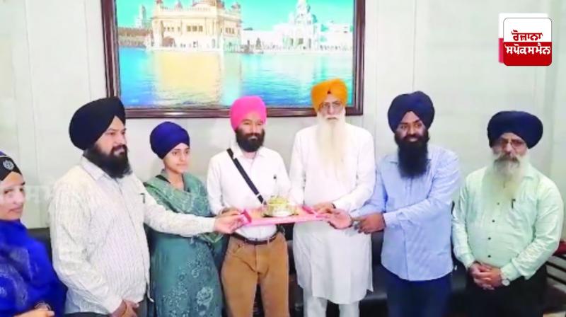 Gursikh couple leaves crores of rupees salary and luxuries from America and reaches Punjab