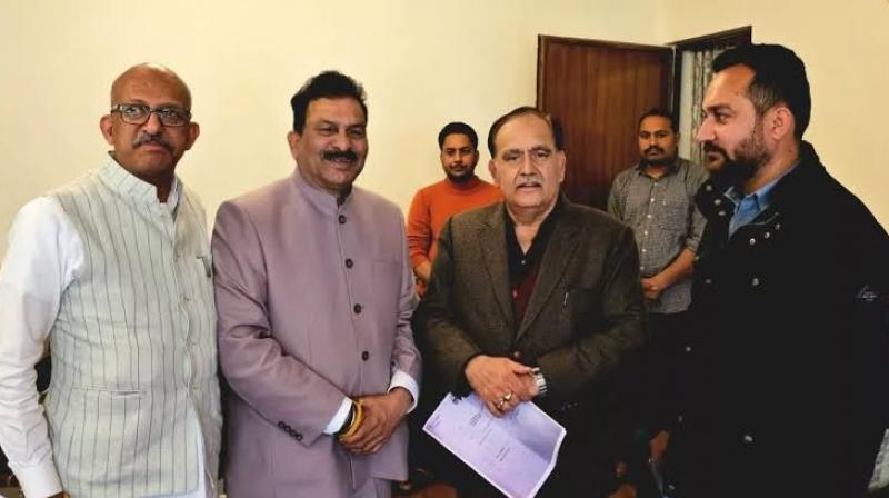 ਵਿਧਾਨ ਸਭਾ ਸਪੀਕਰ 3 ਆਜ਼ਾਦ ਵਿਧਾਇਕਾਂ ਦੇ ਅਸਤੀਫ਼ੇ ਸਵੀਕਾਰ ਕਰਦੇ ਹੋਏ 