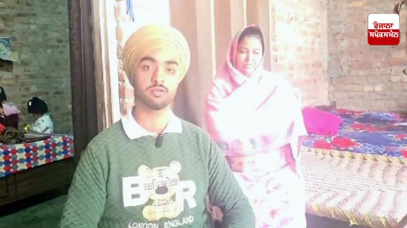 ਅਮਰੀਕਾ ਤੋਂ ਵਾਪਸ ਆਇਆ ਨੌਜਵਾਨ ਲਵਪ੍ਰੀਤ ਸਿੰਘ ਆਪ ਬੀਤੀ ਸੁਣਾਉਂਦਾ ਹੋੋਇਆ 
