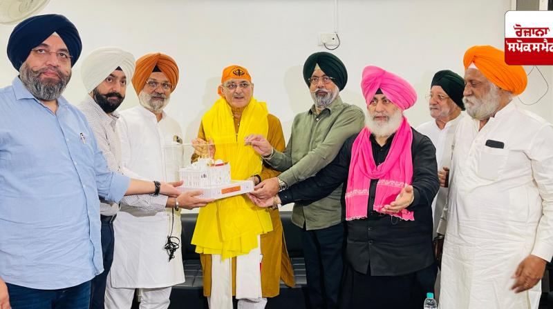 Ladakh Lieutenant Governor Kavinder Gupta pays obeisance at Gurdwara Bangla Sahib