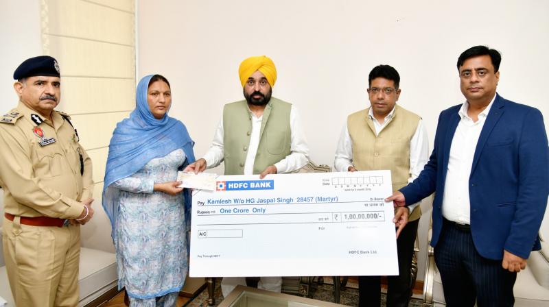 CM HANDS OVER CHEQUE OF INSURANCE WORTH RS 1 CRORE TO FAMILY OF MARTYRED HOME GUARD JAWAN JASPAL SINGH