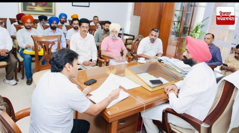 ਲਾਲਜੀਤ ਸਿੰਘ ਭੁੱਲਰ ਵੱਲੋਂ ਟਰਾਂਸਪੋਰਟ ਯੂਨੀਅਨਾਂ ਨਾਲ ਮੀਟਿੰਗ