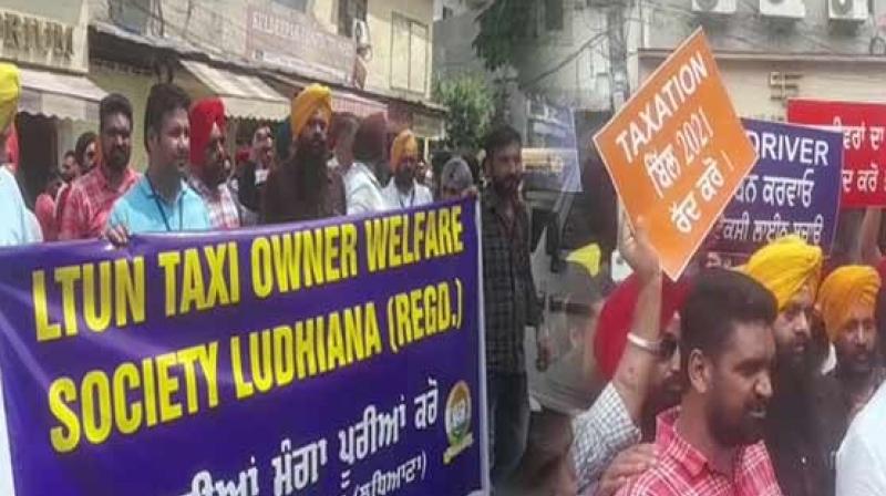  The private taxi union started a dharna in front of MLA Gurpreet Gogi's residence