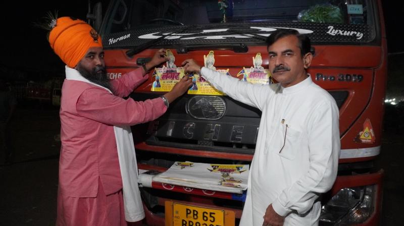 Nihang Baba Rasoolpur, who runs the langar service at the Ayodhya temple, sent many ration trucks to Ayodhya.
