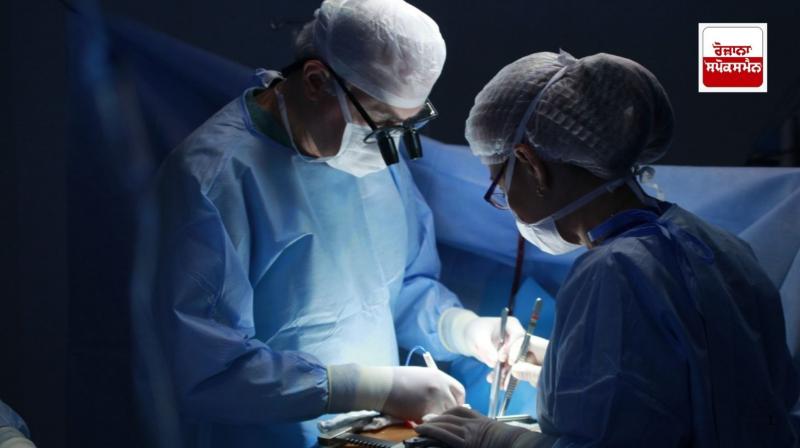 Four women delivered in the light of a mobile phone at a government health centre