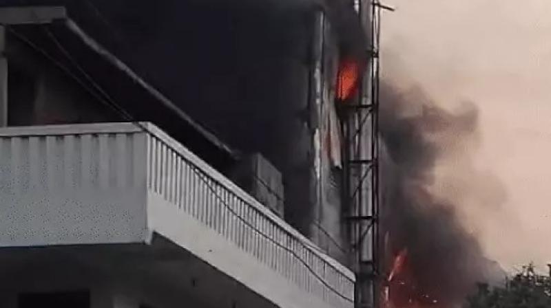 ਉਦਯੋਗਿਕ ਖੇਤਰ ਵਿੱਚ ਲੱਗ ਅੱਗ ਦੀ ਤਸਵੀਰ 