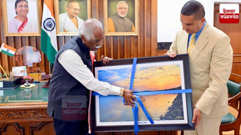 Haryana Governor unveils Harpreet Sandhu's painting on 