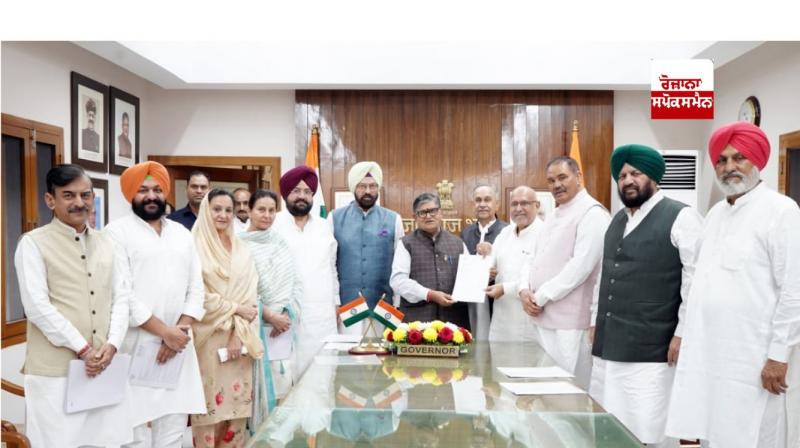 ਭਾਜਪਾ ਆਗੂ ਰਾਜਪਾਲ ਨਾਲ ਮੁਲਾਕਾਤ ਕਰਦੇ ਹੋਏ 