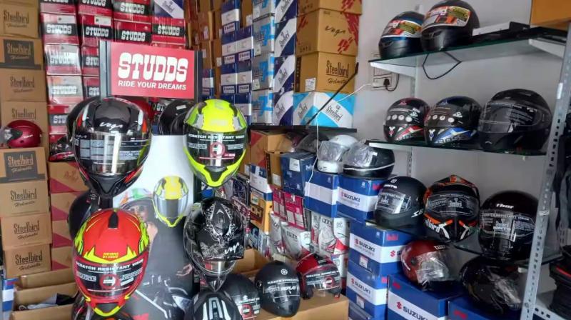 The government launched a special campaign against cheap helmets, ordered action against these traders