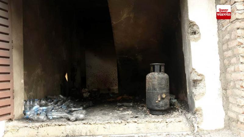 Fire breaks out in house due to gas cylinder explosion in Pune, father and son die