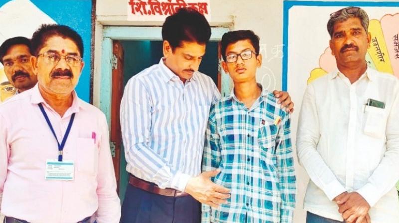 Boy appears for SSC exam hours after performing father's last rites in Latur