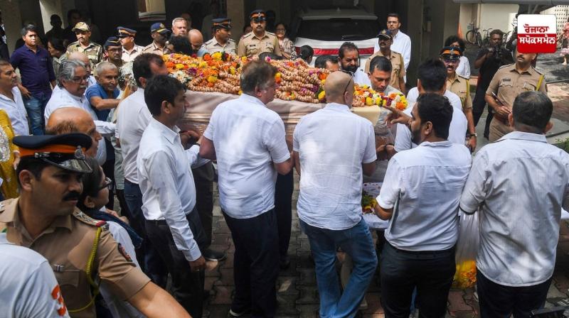 Pilot Sumit Sabharwal cremated in Mumbai News In Punjabi