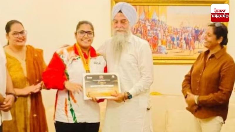 Speaker Kultar Singh Sandhwan honored boxing champion Gursirat Kaur