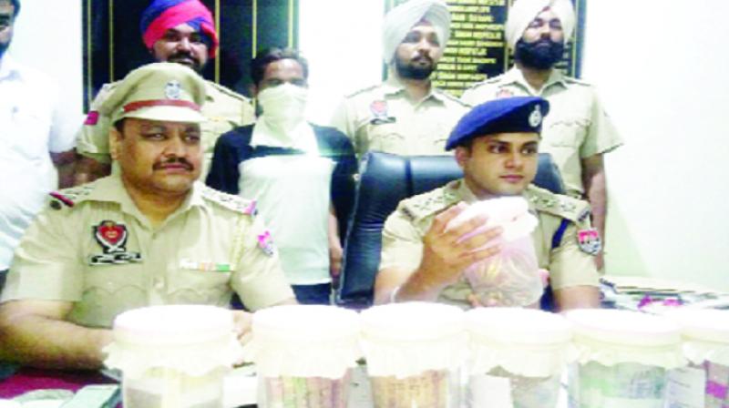 Police with accused  Sunny Kumar