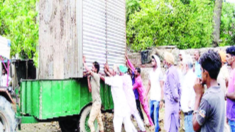 Nagar Panchayat Removed Illegal Encroachers