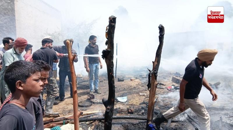  ਮੰਡੀ ਬਰੀਵਾਲਾ ’ਚ ਸ਼ਾਰਟ ਸਰਕਟ ਕਾਰਨ ਝੁੱਗੀਆਂ ਨੂੰ ਲੱਗੀ ਅੱਗ