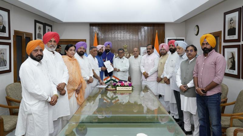 ਭਾਜਪਾ ਪੰਜਾਬ ਦੇ ਵਫ਼ਦ ਨੇ ਪੰਜਾਬ ਦੇ ਰਾਜਪਾਲ ਗੁਲਾਬ ਚੰਦ ਕਟਾਰੀਆ ਨੂੰ ਸੌਪਿਆਂ ਮੰਗ ਪੱਤਰ