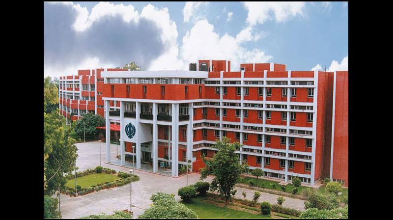 ਗੁਰੂ ਹਰਿਕ੍ਰਿਸ਼ਨ ਸਕੂਲਾਂ ਦੇ ਮਾਸਟਰ ਤਨਖ਼ਾਹਾਂ ਲਈ ਲੈ ਰਹੇ ਹਨ ਦਿੱਲੀ ਗੁਰਦਵਾਰਾ ਕਮੇਟੀ ਦੇ ਤਰਲੇ