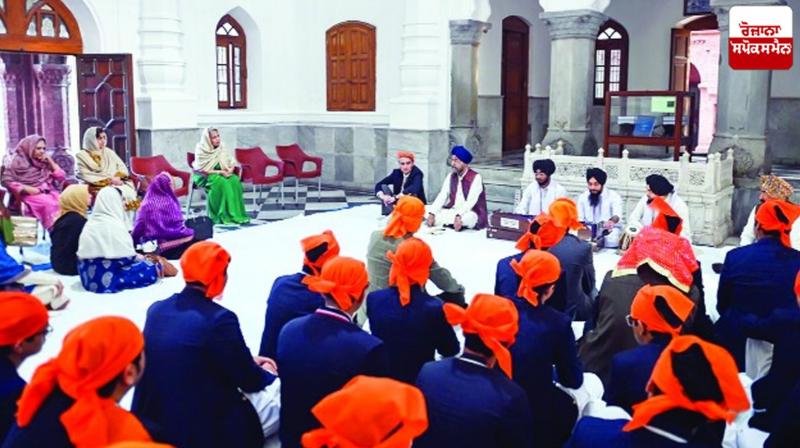 Prayers held at Gurdwara Sahib in Lahore after 80 years