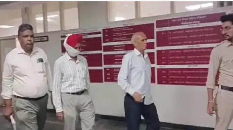 Punishment for 13 bribe-taking policemen