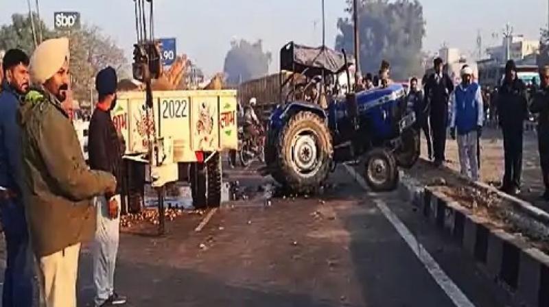 Heavy collision between tractor-trolley on Lalru-Derabasi highway: Tractor driver died