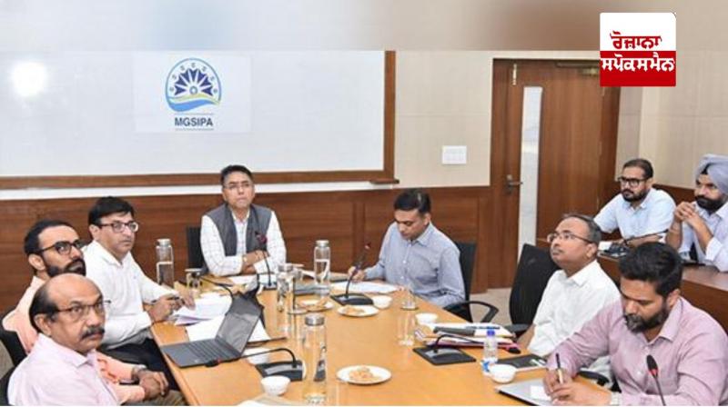 ਮੰਤਰੀ ਅਮਨ ਅਰੋੜਾ ਮੀਟਿੰਗ ਨੂੰ ਸੰਬੋਧਨ ਕਰਦੇ ਹੋਏ 