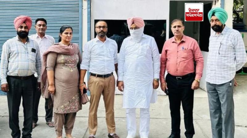 ਵਿਜੀਲੈਂਸ ਵਲੋਂ ਜ਼ਮੀਨ ਮੁਆਵਜ਼ੇ ਸਬੰਧੀ ਘੁਟਾਲੇ ’ਚ ਸ੍ਰੀ ਮੁਕਤਸਰ ਸਾਹਿਬ ਦਾ A.D.C.(D) ਸੁਰਿੰਦਰ ਢਿੱਲੋਂ ਨੂੰ ਕੀਤਾ ਕਾਬੂ