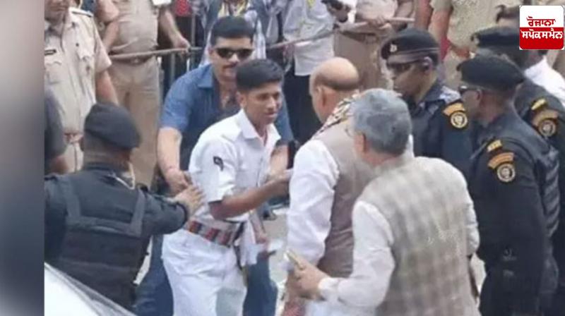 A student approached the Minister for the replacement of his mother