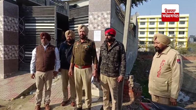  ਮੋਗਾ ਪੁਲਿਸ ਨਸ਼ਾ ਤਸਕਰ ਔਰਤ ਦੀ 52 ਲੱਖ 46 ਹਜ਼ਾਰ ਰੁਪਏ ਦੀ ਜਾਇਦਾਦ ਜ਼ਬਤ ਕਰਦੇ ਹੋਏ 