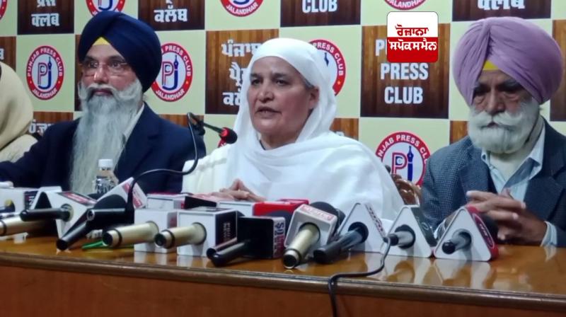  ਬੀਬੀ ਜਗੀਰ ਕੌਰ ਪੱਤਰਕਾਰਾਂ ਨੂੰ ਸੰਬੋਧਨ ਕਰਦੇ ਹੋਏ 