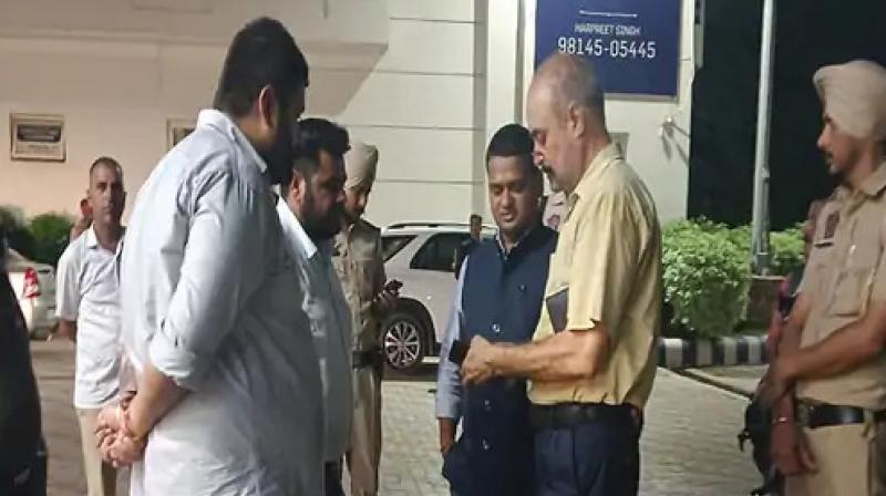 22 lakh stolen from Range Rover in Ludhiana