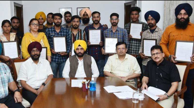  The Minister of Public Works handed over appointment letters to 15 candidates on the basis of compassion